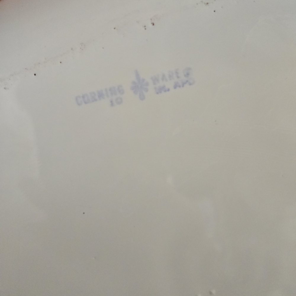 Vintage CorningWare Blue Cornflower Casserole Dish Set with Glass Lid - Picture 2 of 8